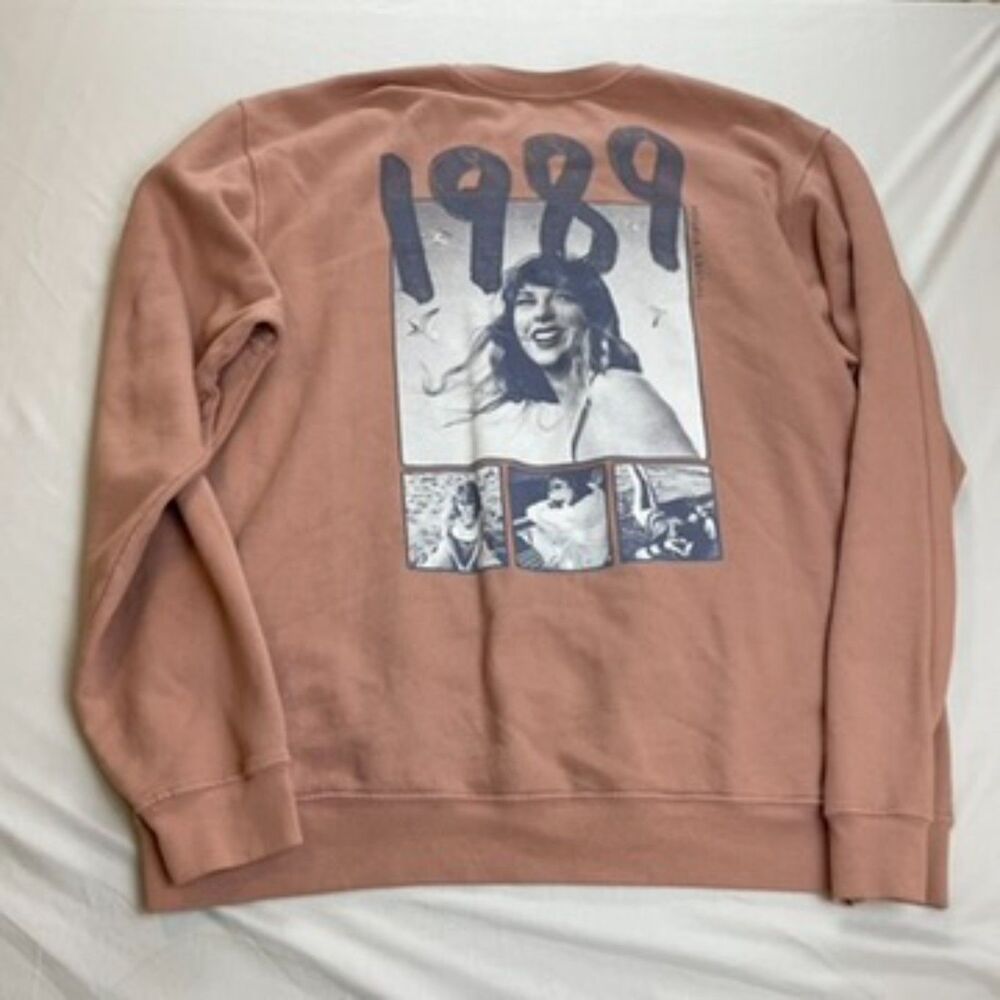 Official Taylor Swift 1989 Taylors Version Pink Photo Crewneck Sweatshirt XL